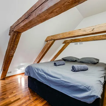 Stylish Old Town With Sauna 아파트 탈린